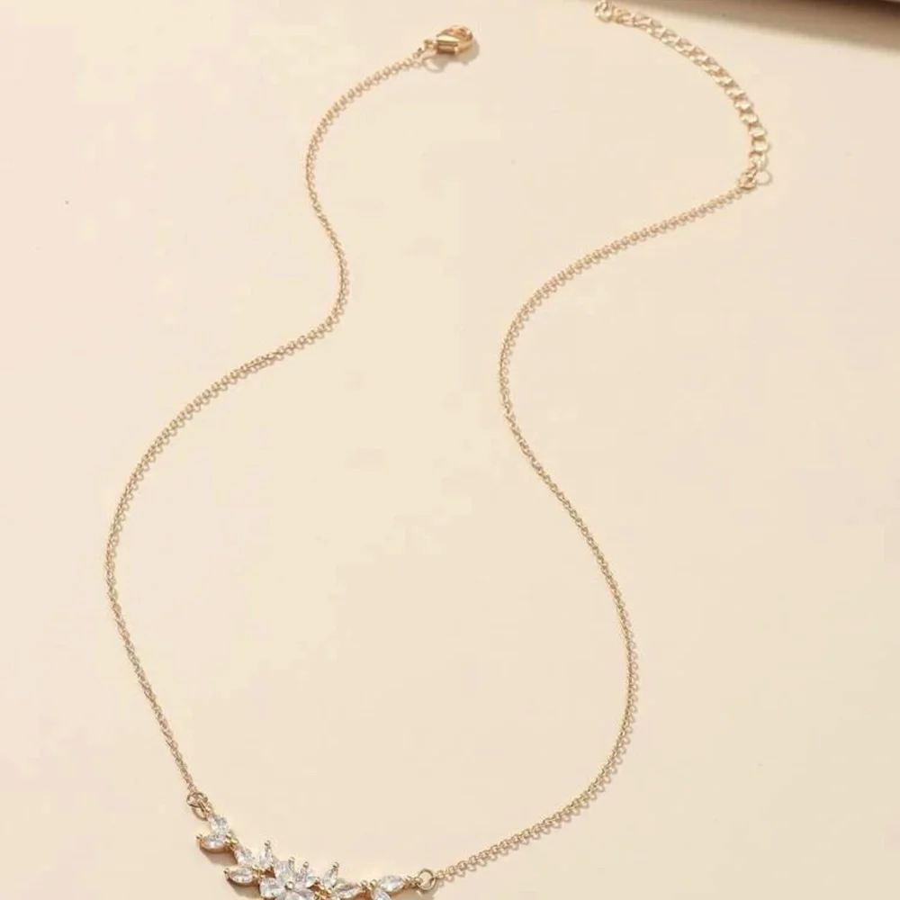 Cubic Zirconia Decor Necklace - Picture 3 of 3